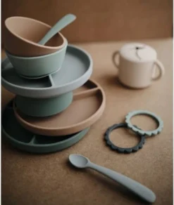 Cuillères En Silicone MUSHIE |Set 2 Pièces|Bleu Cambridge, Sable Changeant|Bavoirs|Cuillère|Bébé|Sans BPA -Bébé Soldes Boutique 1015x1200 1