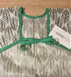 Bavoir à Manches Longues Avec Plateau De Collecte Large (6-24 Mois) - Rose - Plumes - Lave-vaisselle / Lave-linge - Bavoir à Manches Longues -Bébé Soldes Boutique 1112x1200 4