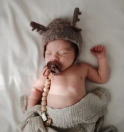 BIBS Tétine Bavoirs 0-6 Mois|1 Pièce|Brille Dans Le Nuage Noir|Taille 1|T1 -Bébé Soldes Boutique 1124x1200 2