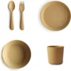 Mushie De Vaisselle Mushie |Set Assiette + Tasse + Kom+ Fourchette Et Cuillère|5 Pièces|Ocre|Vaisselle Pour Enfants|SALOPETTE|Couverts|Assiette|Tasse|Tasse|Bol|