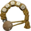 Attache-tétine En Macramé Avec Nom - Jaune Ocre - Katoen - Macramé - Handgemaakt Aux Nederland - Livraison Gratuite