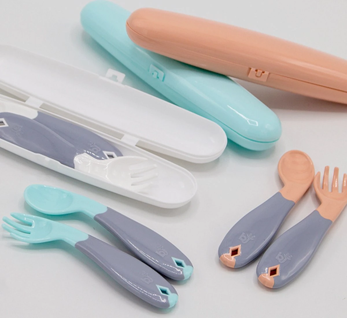 Pochette De Voyage Babyjem Wit Avec Fourchette Et Cuillère En Plastique 2 Pochette De Voyage Babyjem Wit Avec Fourchette Et Cuillère En Plastique – Image 2