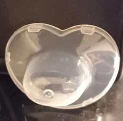 Sucette Frozen - Tétine - Elsa - Blanc - Argent - Attache-tétine - Attache-tétine - Strass - Cristal - Luxe - Bébé - Bonnet De Protection Tétine OFFERT -Bébé Soldes Boutique 1200x1181 2