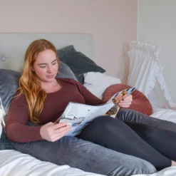 Ella Coussin D'allaitement XXL De U - Oreiller De Maternité - Oreiller De Corps - Housse Amovible En Polaire Minky - 140x80cm - Grijs -Bébé Soldes Boutique 1200x1200 1325