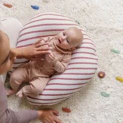 Doomoo Softy - Petit Coussin D'allaitement - Billes Ultra Fines Et Silencieuses - Coton Organique - 150 Cm - Ruby Stripes -Bébé Soldes Boutique 1200x1200 1338