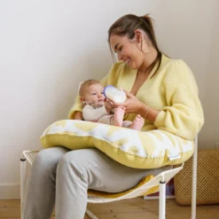 Doomoo Softy - Petit Coussin D'allaitement - Billes Ultra Fines Et Silencieuses - Coton Organique - 150 Cm - Brushes Yellow -Bébé Soldes Boutique 1200x1200 1400