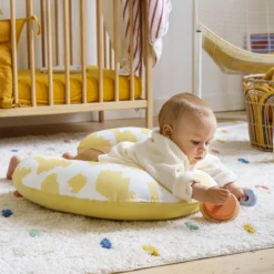 Doomoo Softy - Petit Coussin D'allaitement - Billes Ultra Fines Et Silencieuses - Coton Organique - 150 Cm - Brushes Yellow -Bébé Soldes Boutique 1200x1200 1403