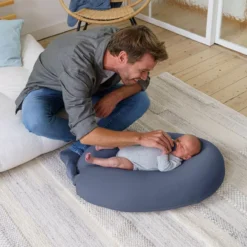 Doomoo Buddy - Coussin D'allaitement Et De Grossesse - Coton Organique - 180cm - Tetra Jersey Blue -Bébé Soldes Boutique 1200x1200 1410