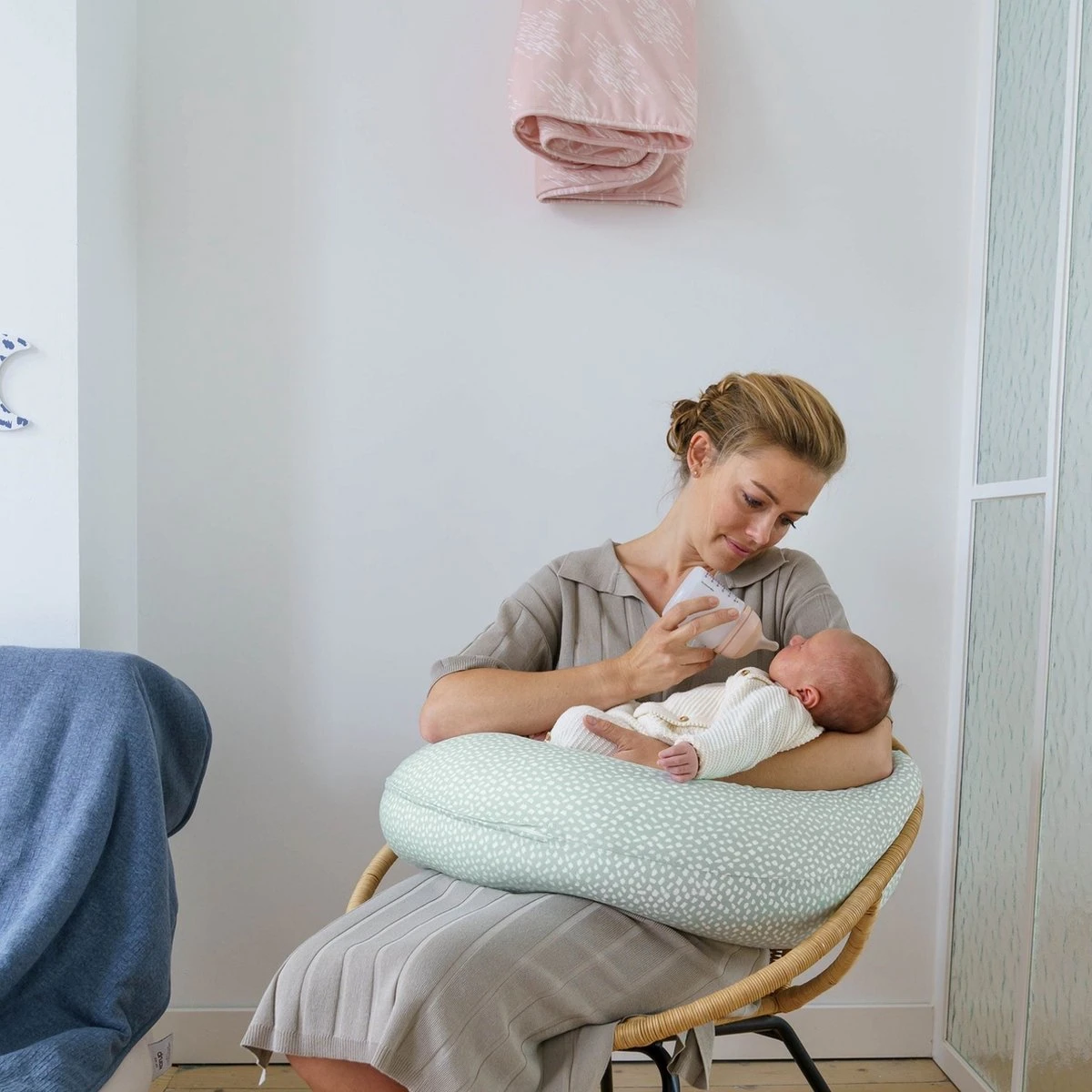 Doomoo Buddy Cover - Housse Pour Coussin D'allaitement Buddy - Coton Organique - 180 Cm - Cloudy Kaki 4 Doomoo Buddy Cover - Housse Pour Coussin D'allaitement Buddy - Coton Organique - 180 Cm - Cloudy Kaki – Image 4