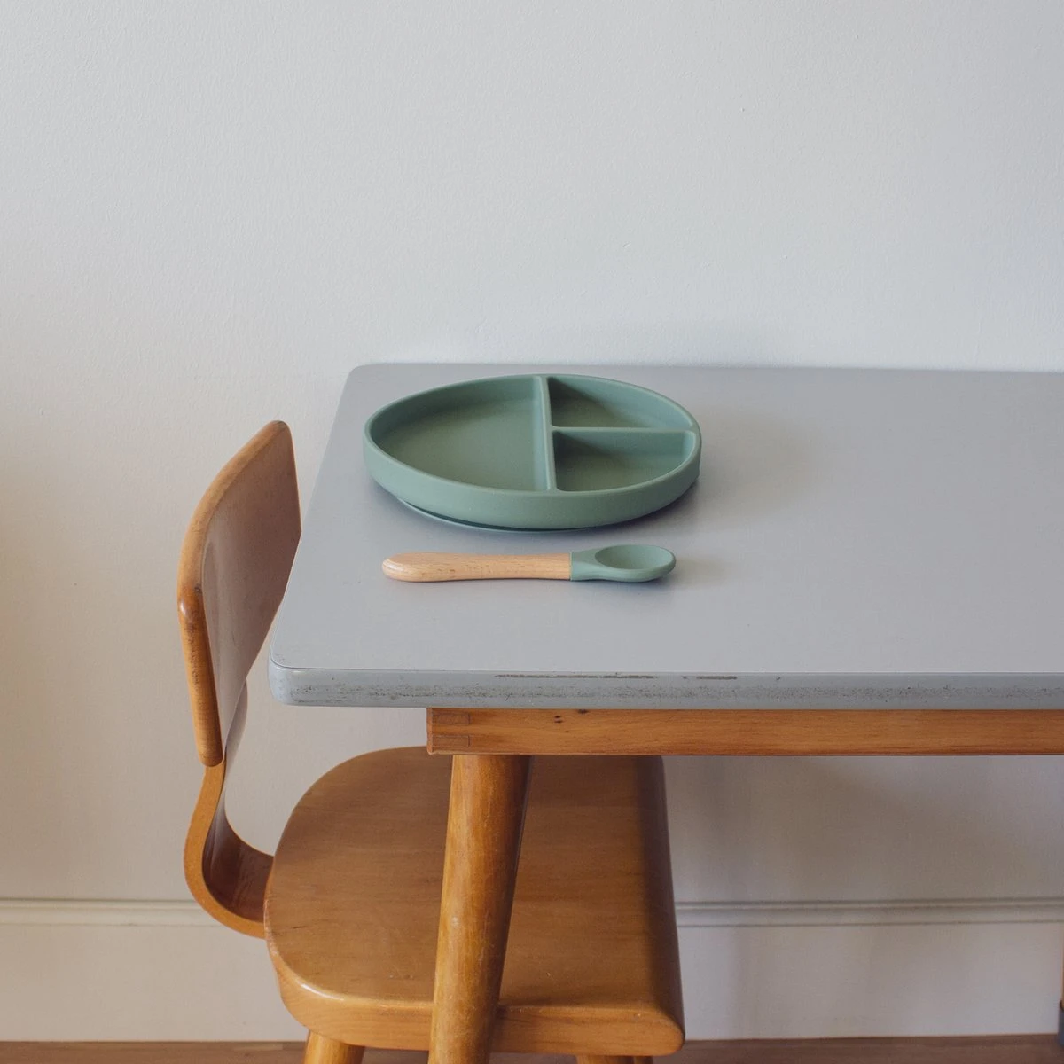 Cultures D' Kids | Assiette Bébé Avec Cuillère | Assiette Avec Ventouse | Vaisselle Enfant Incassable | Vert 5 Cultures D' Kids | Assiette Bébé Avec Cuillère | Assiette Avec Ventouse | Vaisselle Enfant Incassable | Vert – Image 5