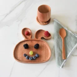Khaya - Assiette En Bois Pour Enfants - Vaisselle Pour Enfants - Assiette Pour Enfants Durablement Sûre -Bébé Soldes Boutique 1200x1200 1860