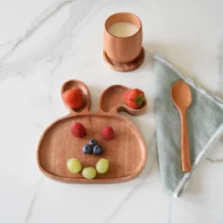 Khaya - Assiette En Bois Pour Enfants - Vaisselle Pour Enfants - Assiette Pour Enfants Durablement Sûre -Bébé Soldes Boutique 1200x1200 1863