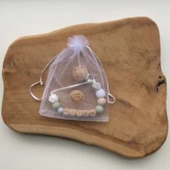 Attache Tétine Avec Nom | Personnalisé | Vert Wit - Bois | Neutre De Genre | Cadeau De Naissance | Bébé | Attache Tétine | Chaîne De Sucette | Bébés -Bébé Soldes Boutique 1200x1200 428