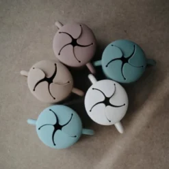 Boîte à Goûter En Silicone - Mushie - Avec Poignées - Rose Blush -Bébé Soldes Boutique 1200x1200 838