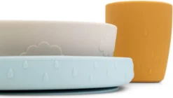 Ensemble De Vaisselle Done By Deer Stick&stay Deer Friends - Mélange De Couleurs -Bébé Soldes Boutique 1200x680 1