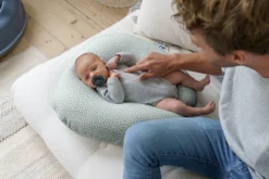 Doomoo Softy - Petit Coussin D'allaitement - Billes Ultra Fines Et Silencieuses - Coton Organique - 150 Cm - Cloudy Kaki -Bébé Soldes Boutique 1200x800 51