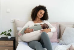 Doomoo Basics Comfy Big - Coussin D'allaitement - Coton Biologique - 190cm - Tetra Almond -Bébé Soldes Boutique 1200x800 62