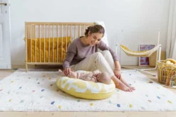 Doomoo Buddy - Coussin D'allaitement Et De Grossesse - Coton Organique - 180cm - Brushes Yellow -Bébé Soldes Boutique 1200x800 71