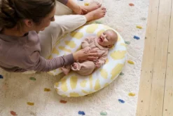 Doomoo Buddy - Coussin D'allaitement Et De Grossesse - Coton Organique - 180cm - Brushes Yellow -Bébé Soldes Boutique 1200x800 72