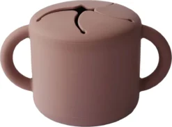 Boîte à Goûter En Silicone - Mushie - Avec Poignées - Rose Blush -Bébé Soldes Boutique 1200x887