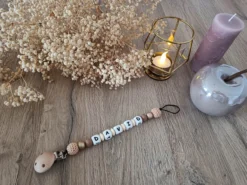 Chaîne De Tétine Avec Naam - Chaîne De Tétine Personnalisée - Cadeau De Douche De Bébé - Cadeau Personnalisé - Chaîne Pour Tétine - Marron Crème -Bébé Soldes Boutique 1200x900 21