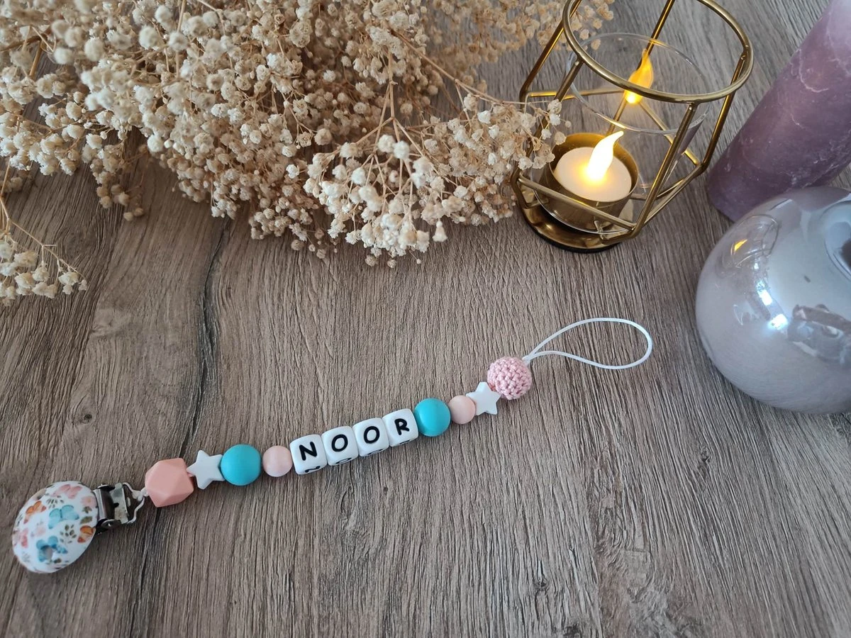 Attache Tétine Avec Naam - Attache Tétine Personnalisée - Cadeau Baby Shower - Cadeau Personnalisé - Chaîne Pour Tétine - Butterfly White Pink 2 Attache Tétine Avec Naam - Attache Tétine Personnalisée - Cadeau Baby Shower - Cadeau Personnalisé - Chaîne Pour Tétine - Butterfly White Pink – Image 2