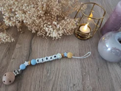 Attache Tétine Avec Naam - Attache Tétine Personnalisée - Cadeau Maternité - Cadeau Personnalisé - Chaîne Pour Tétine - Miel Blue -Bébé Soldes Boutique 1200x900 36