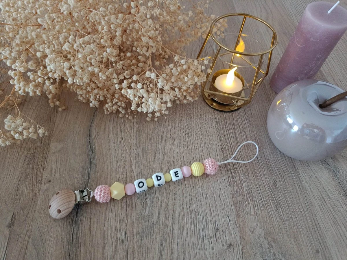 Attache Tétine Avec Naam - Attache Tétine Personnalisée - Cadeau Baby Shower - Cadeau Personnalisé - Chaîne Pour Tétine - Pink Yellow 3 Attache Tétine Avec Naam - Attache Tétine Personnalisée - Cadeau Baby Shower - Cadeau Personnalisé - Chaîne Pour Tétine - Pink Yellow – Image 3