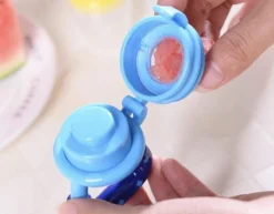 Cuillère à Biberon BenjaGoods® Pour Bébé Avec Tétine Aux Fruits|Bébé|Couverts Pour Enfants|Nourriture Et Boisson Pour Bébés|Couverts Bébé|Biberon|Soins De Bébé|Rose-mauve -Bébé Soldes Boutique 1200x937 3