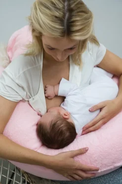 Form Fix Voedingskussen Inclusief 2 Voedingskussenhoezen Oker VOORDEELBUNDEL -Bébé Soldes Boutique 798x1200 1