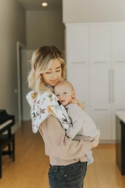 Little Unicorn Petite Licorne | Premium De Qualité Supérieure, 100 % Mousseline De Coton. | Forme Innovante Pour Un Ajustement Supérieur ( Woof ) 13 Little Unicorn Petite Licorne | Premium De Qualité Supérieure, 100 % Mousseline De Coton. | Forme Innovante Pour Un Ajustement Supérieur ( Woof ) -Bébé Soldes Boutique 799x1200 26