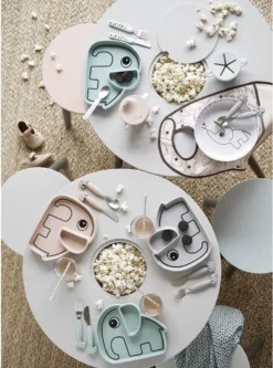 Plaque Antidérapante En Silicone Elphee Blue Done By Deer -Bébé Soldes Boutique 889x1200 2