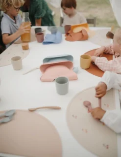 Tasse à Boire Mushie | SALOPETTE | Tasses | 2 Pièces | Fumée | Coupe | Tasse De Pratique | Gris | Gris -Bébé Soldes Boutique 930x1200 1