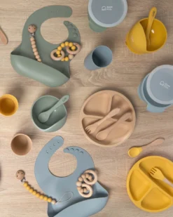 Kave Home - Set D'assiettes Et Couverts Epiphany En Silicone Beige Et Bois 10 Kave Home - Set D'assiettes Et Couverts Epiphany En Silicone Beige Et Bois -Bébé Soldes Boutique 960x1200 13