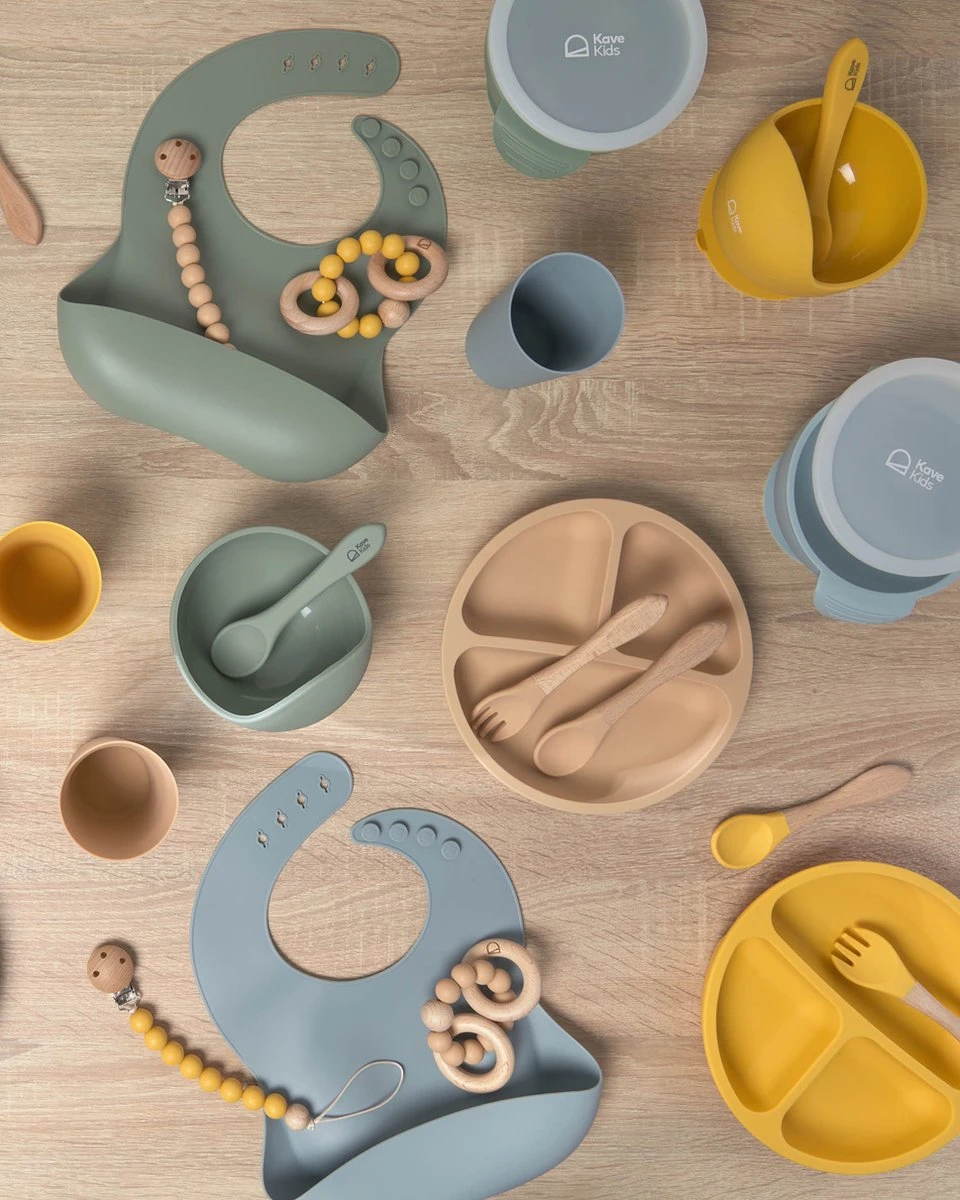 Kave Home - Set D'assiettes Et Couverts Epiphany En Silicone Beige Et Bois 5 Kave Home - Set D'assiettes Et Couverts Epiphany En Silicone Beige Et Bois – Image 5