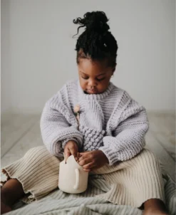 Boîte à Goûter En Silicone - Mushie - Avec Poignées - Rose Blush -Bébé Soldes Boutique 980x1200 1